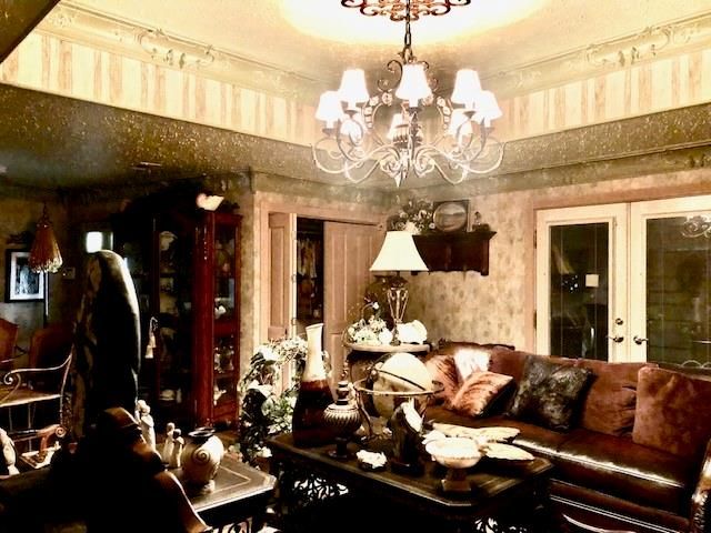 Chandelier, Interior, Living room