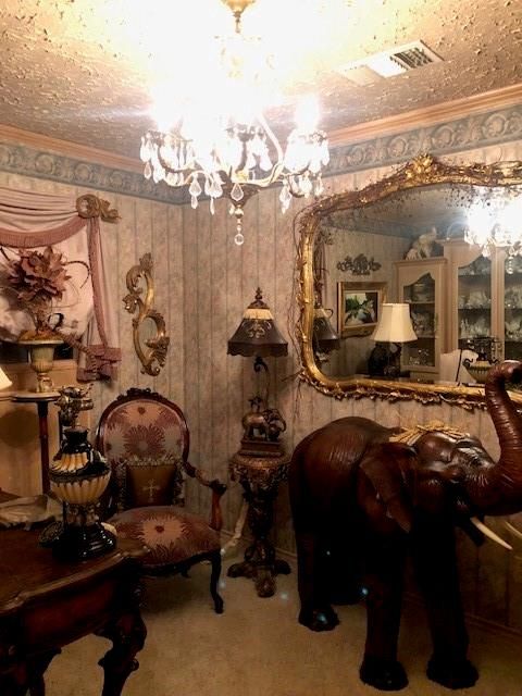 Chandelier, Interior