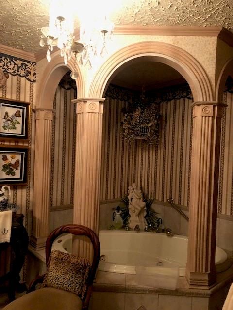 Chandelier, Interior