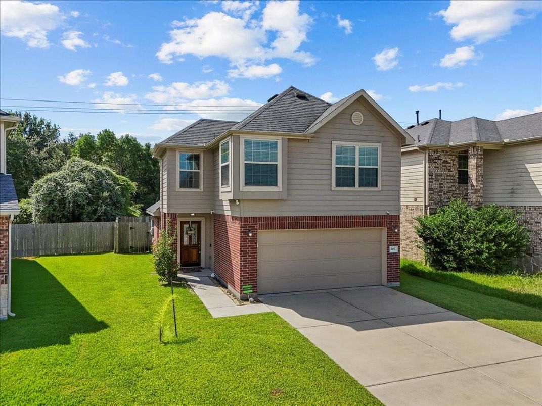 Attached, Exterior, Facade, Brick Facade, Rowhouse