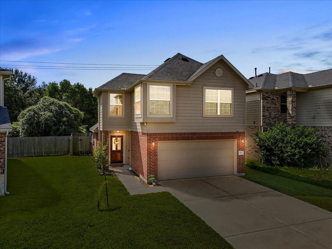 Attached, Exterior, Facade, Brick Facade, American Craftsman