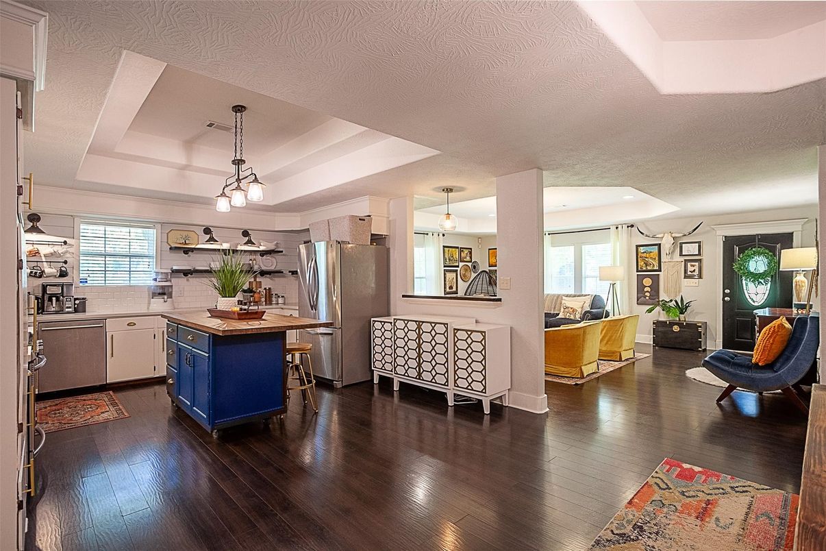 Interior, Kitchen, Living room, Pendant Lights, Recessed Lighting, Stainless Steel Appliances, Wood Texture Flooring