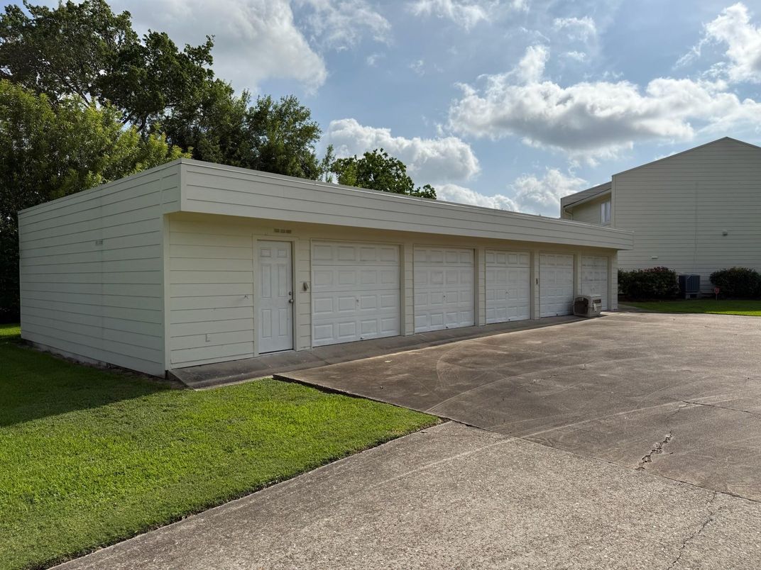 Detached Garage, Exterior