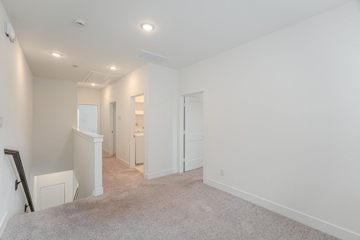 Empty room, Interior, Recessed Lighting