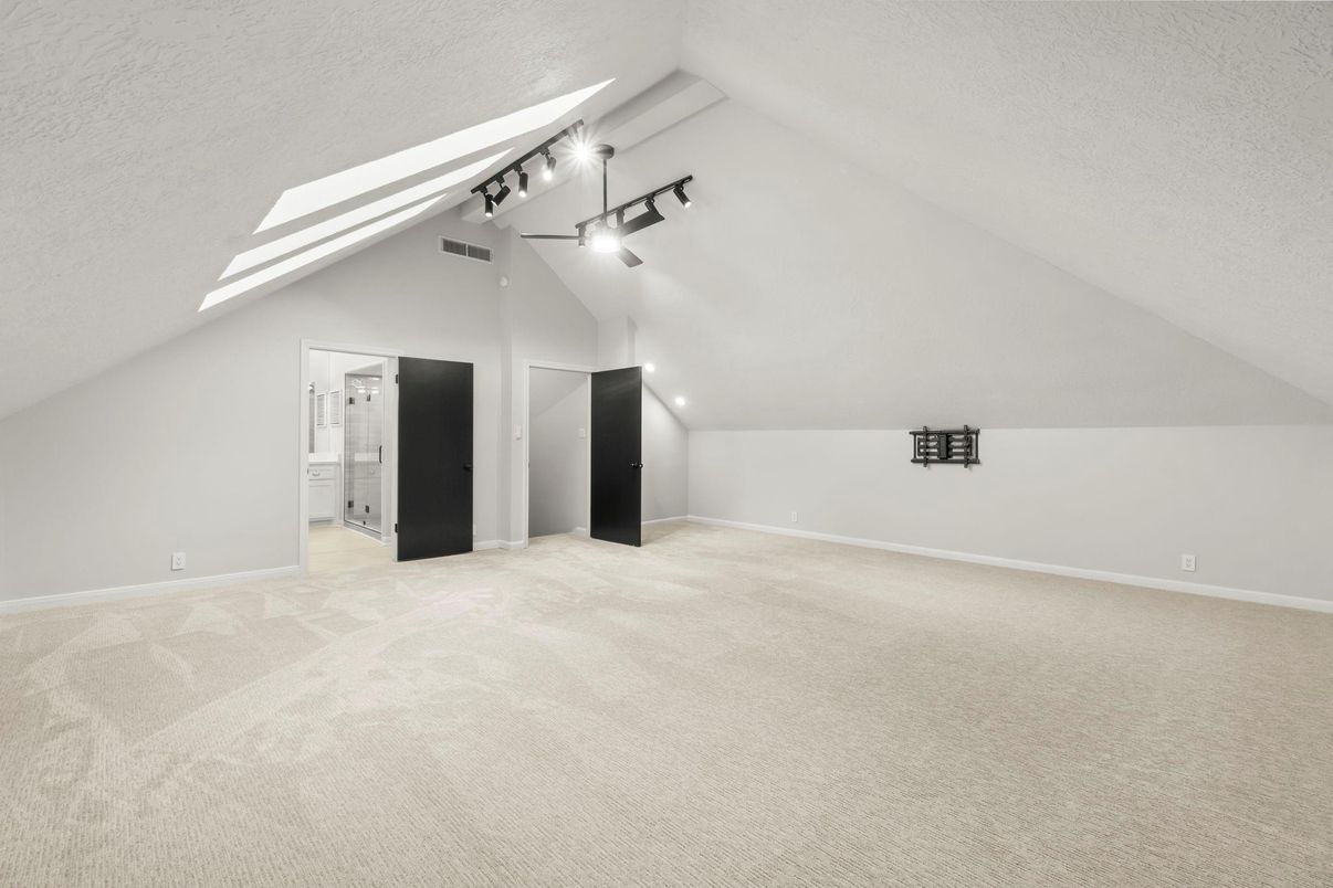 Empty room, Interior, Recessed Lighting