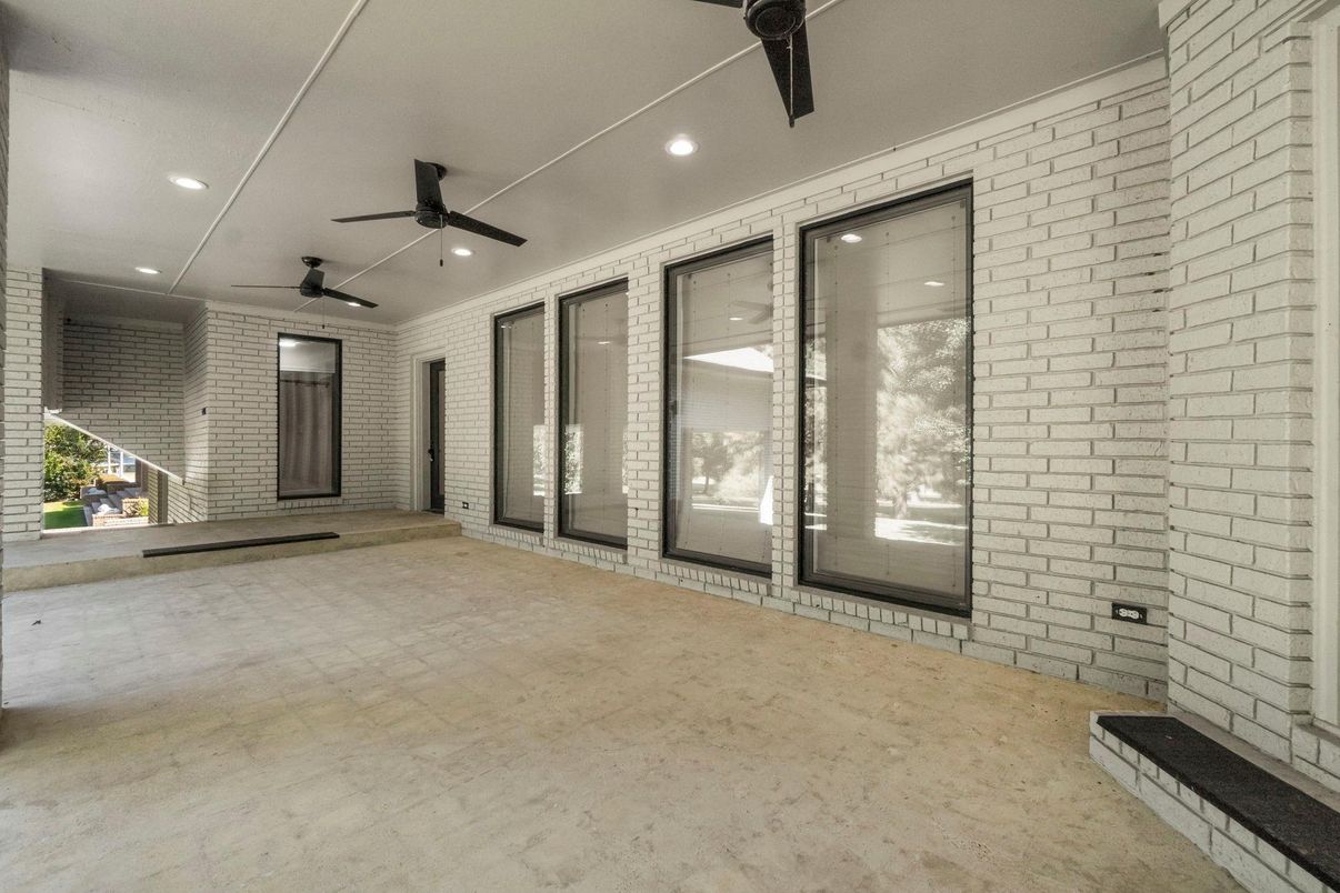 Empty room, Interior, Recessed Lighting, Stone Walls