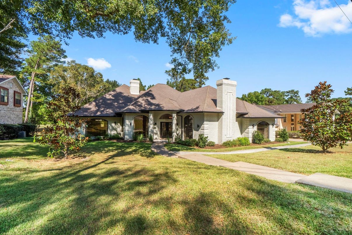 Backyard, Exterior, Facade, French Provincial