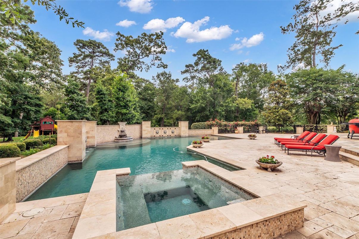 Exterior, Playground, Pool
