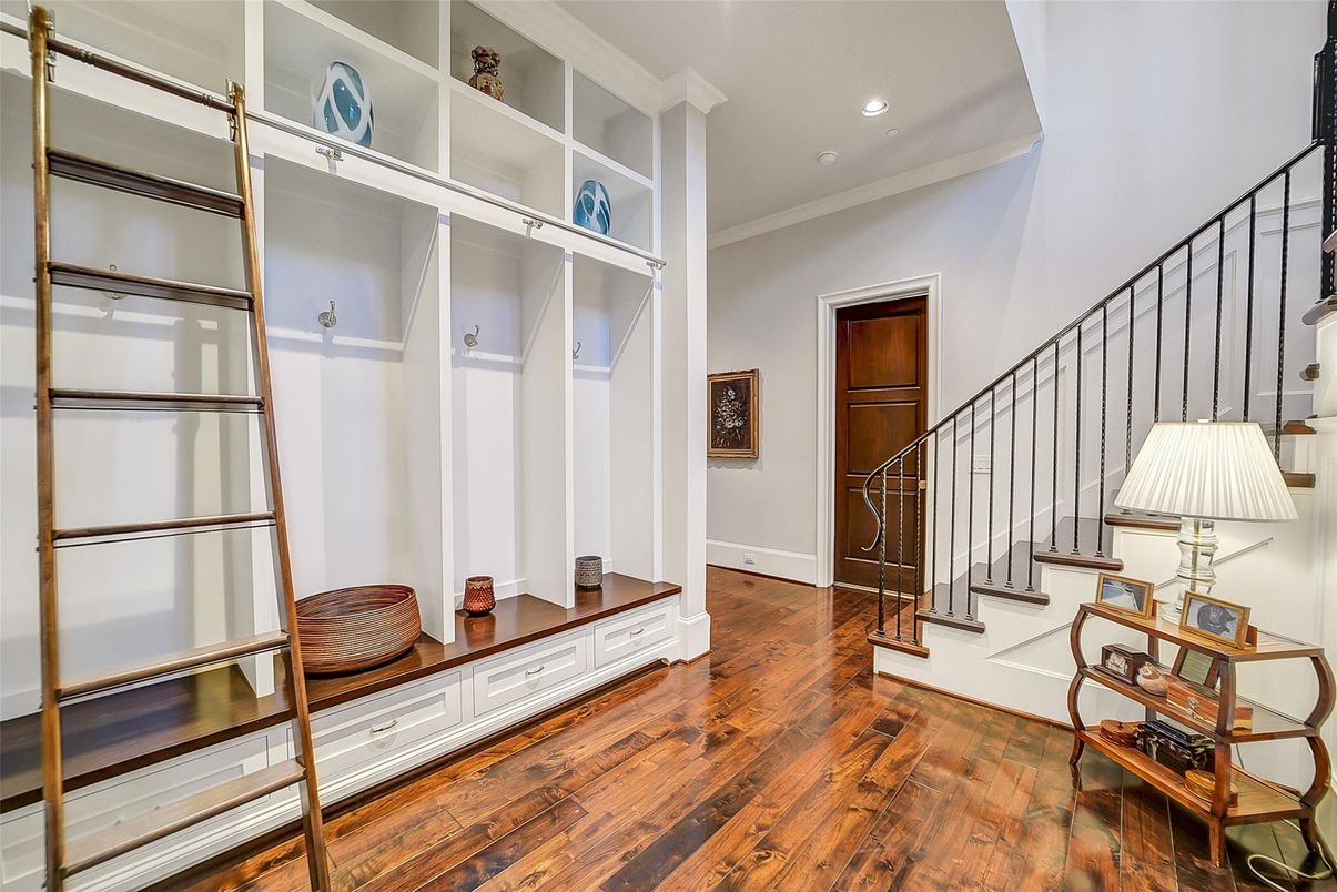 Interior, Recessed Lighting, Walk-in Closets, Wood Texture Flooring