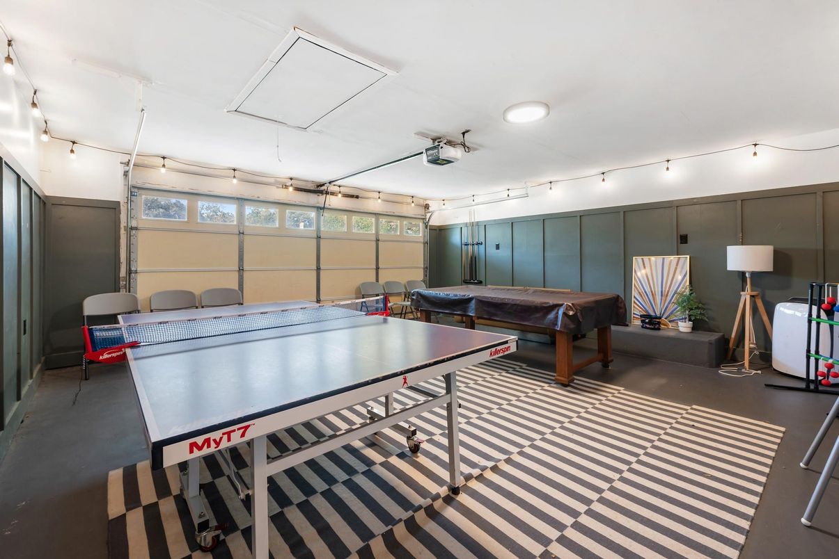 Billiard Table, Game Room, Interior