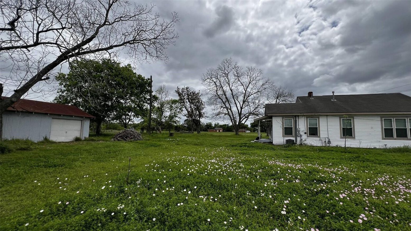 Backyard, Detached Garage, Exterior