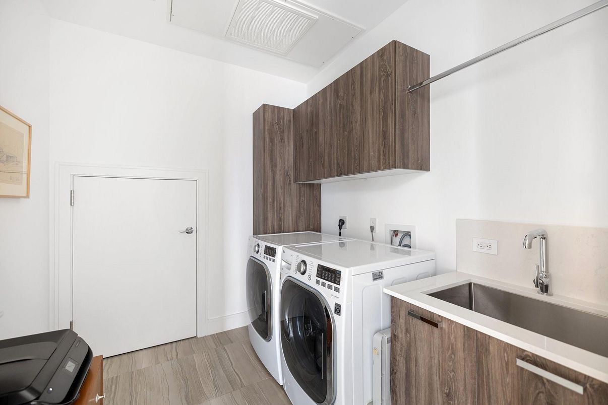 Interior, Washer, Wood Texture Flooring