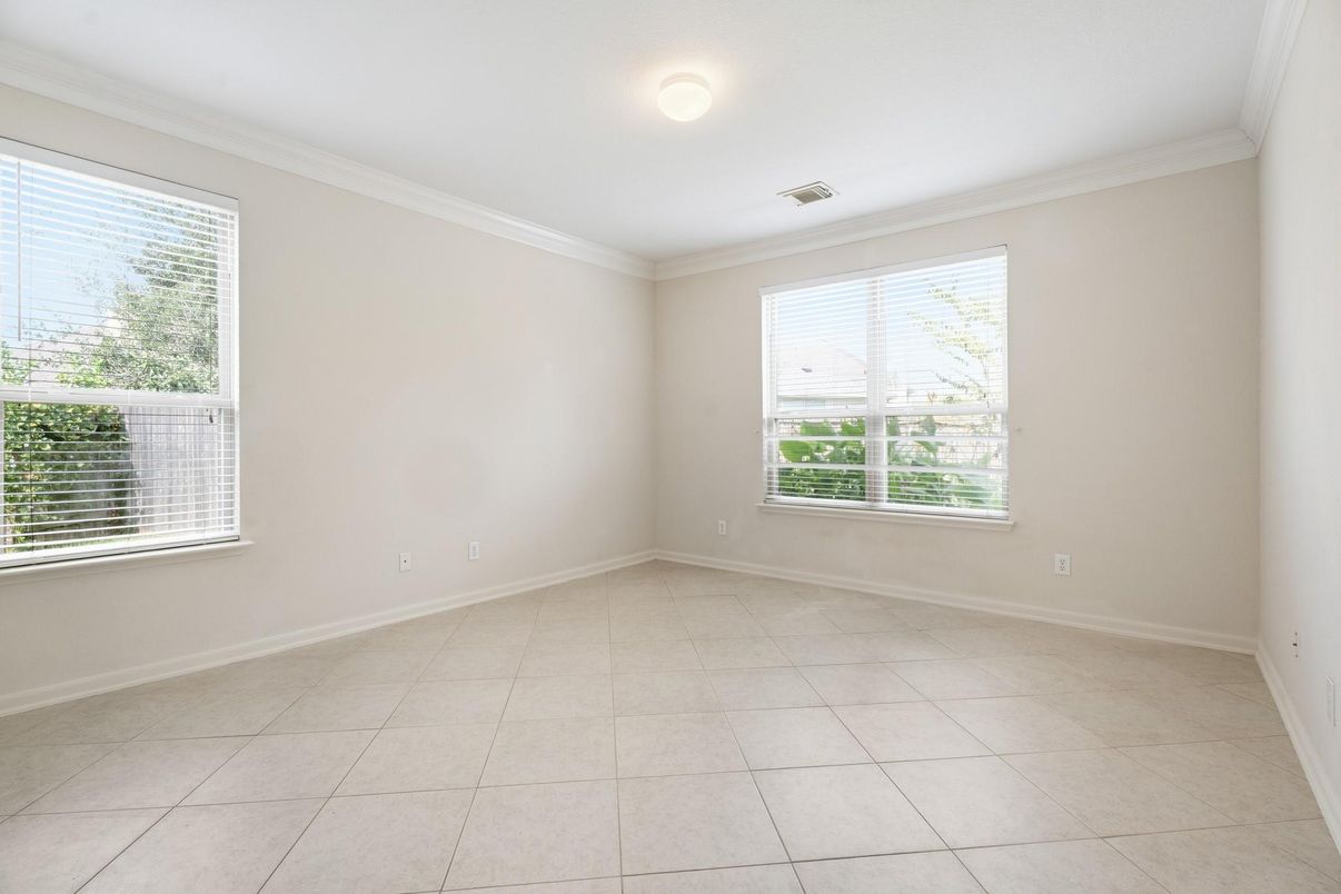 Empty room, Interior