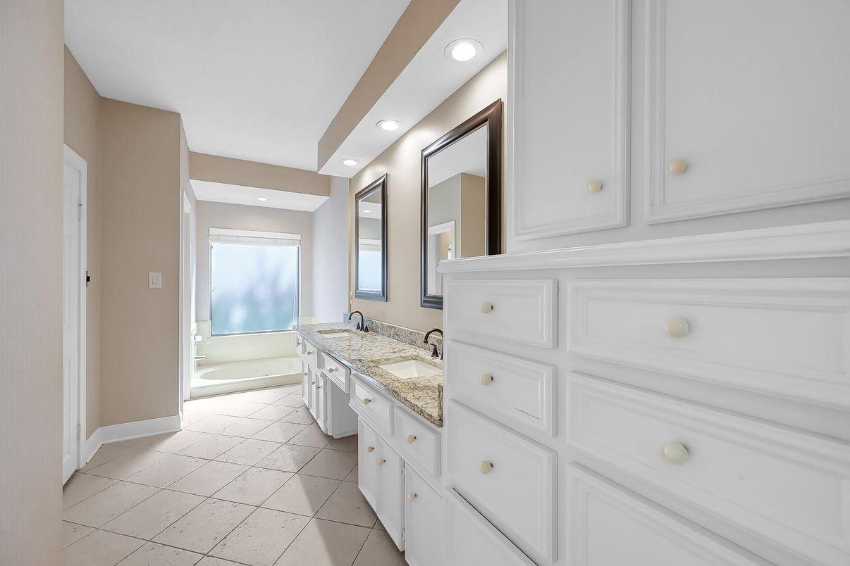 Bathroom, Interior, Recessed Lighting