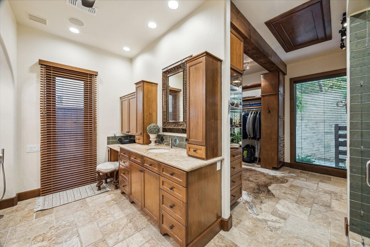 Bathroom, Interior, Recessed Lighting