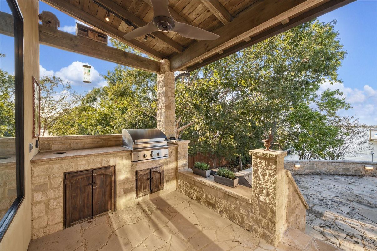 Exterior, Outdoor Kitchen