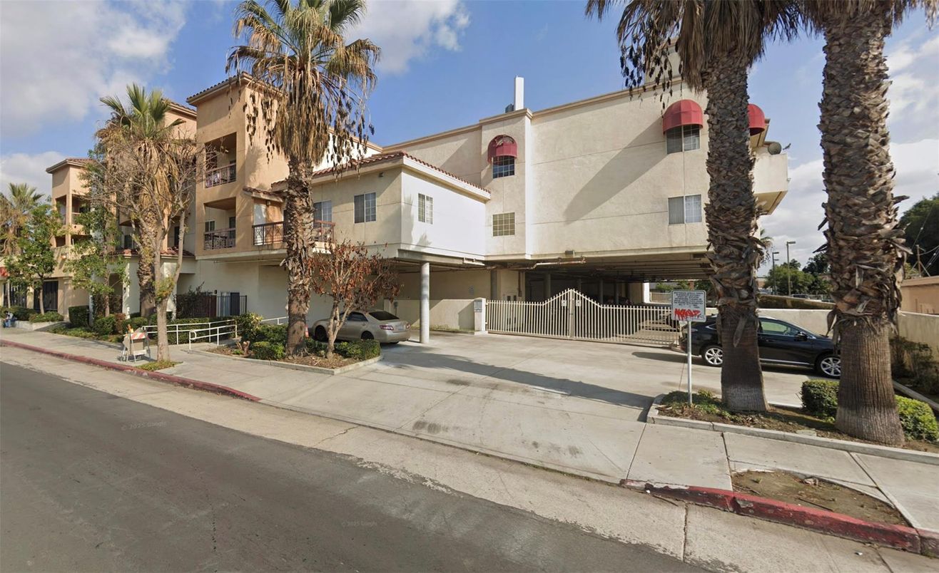 Exterior, Facade, Mediterranean