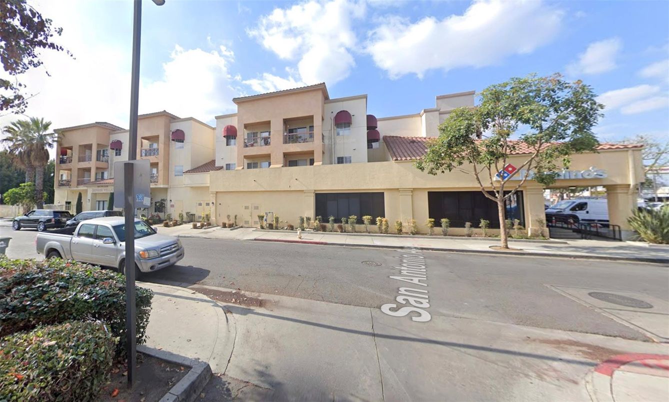 Exterior, Facade, Modern