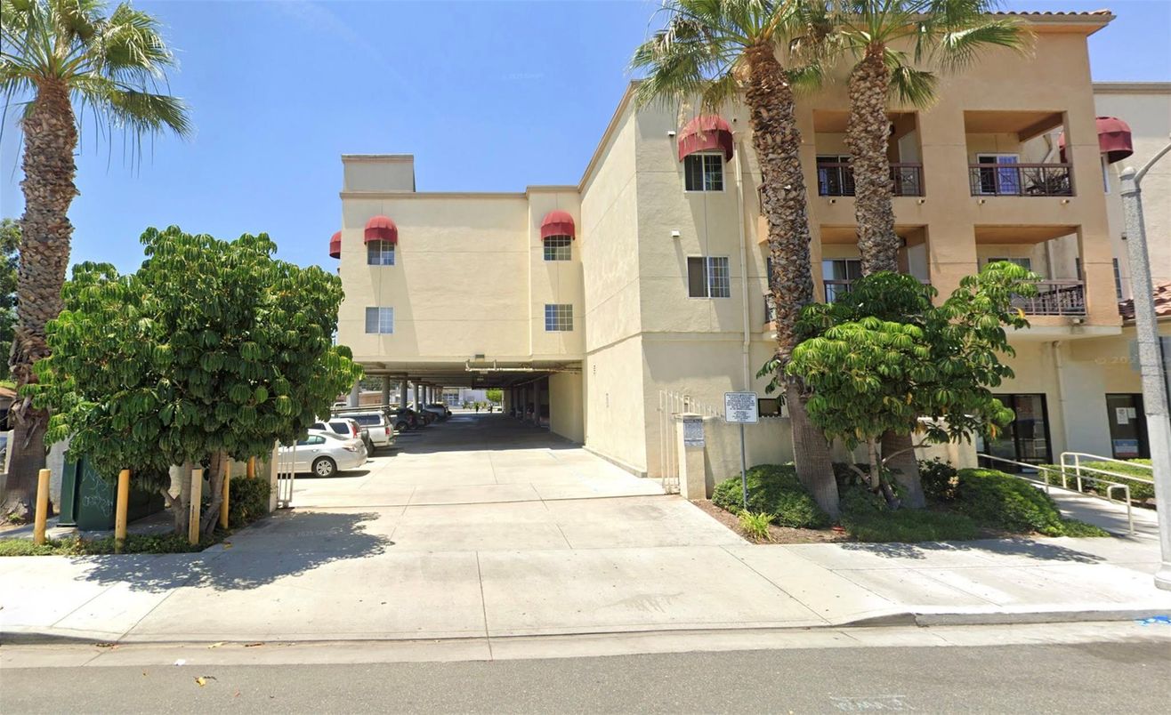 Exterior, Facade, Mediterranean