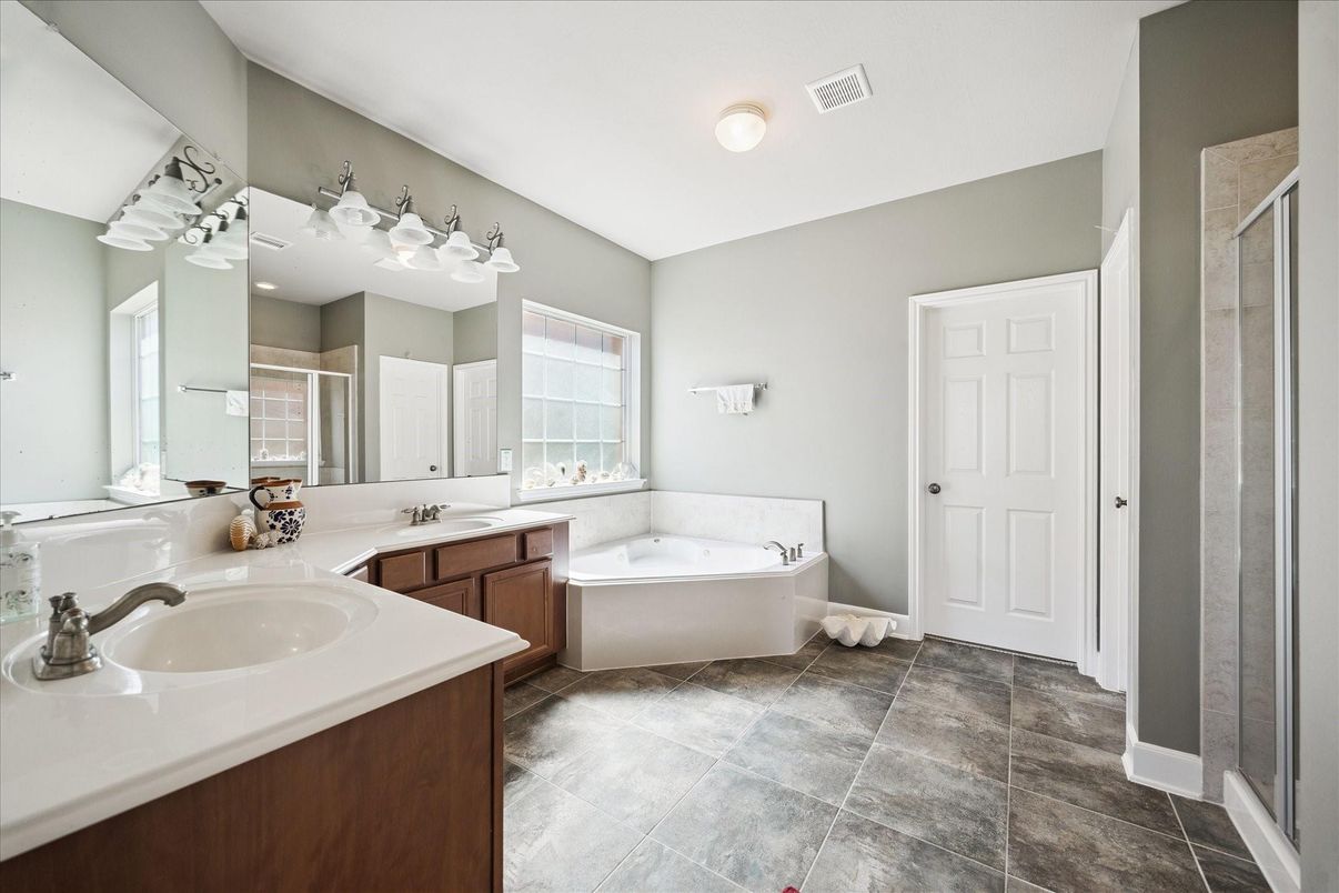 Bathroom, Dual Sink Vanities, Interior