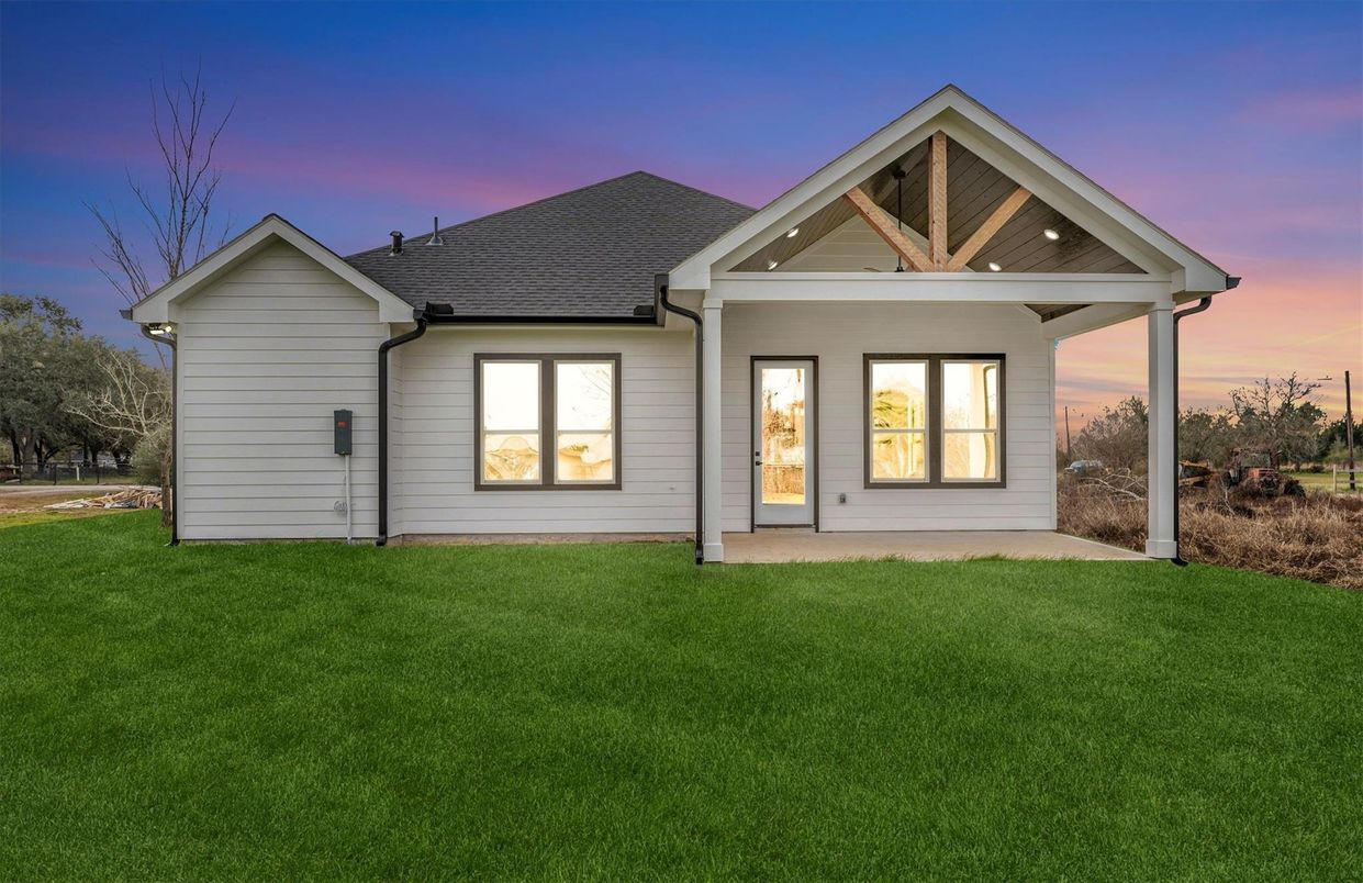 Exterior, Facade, Ranch