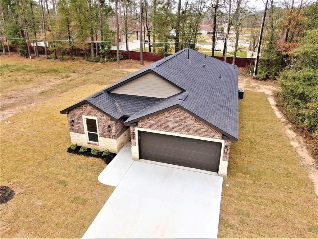 Attached, Exterior, Facade, Brick Facade, None