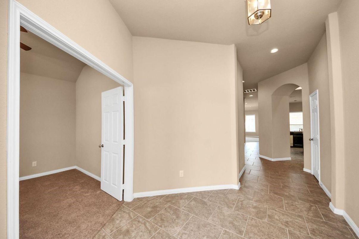 Empty room, Interior, Recessed Lighting