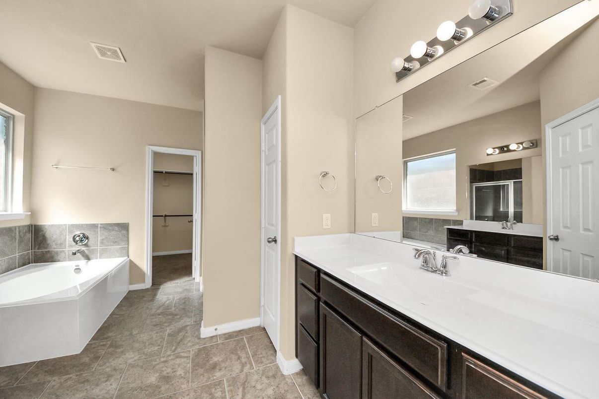 Bathroom, Dual Sink Vanities, Interior