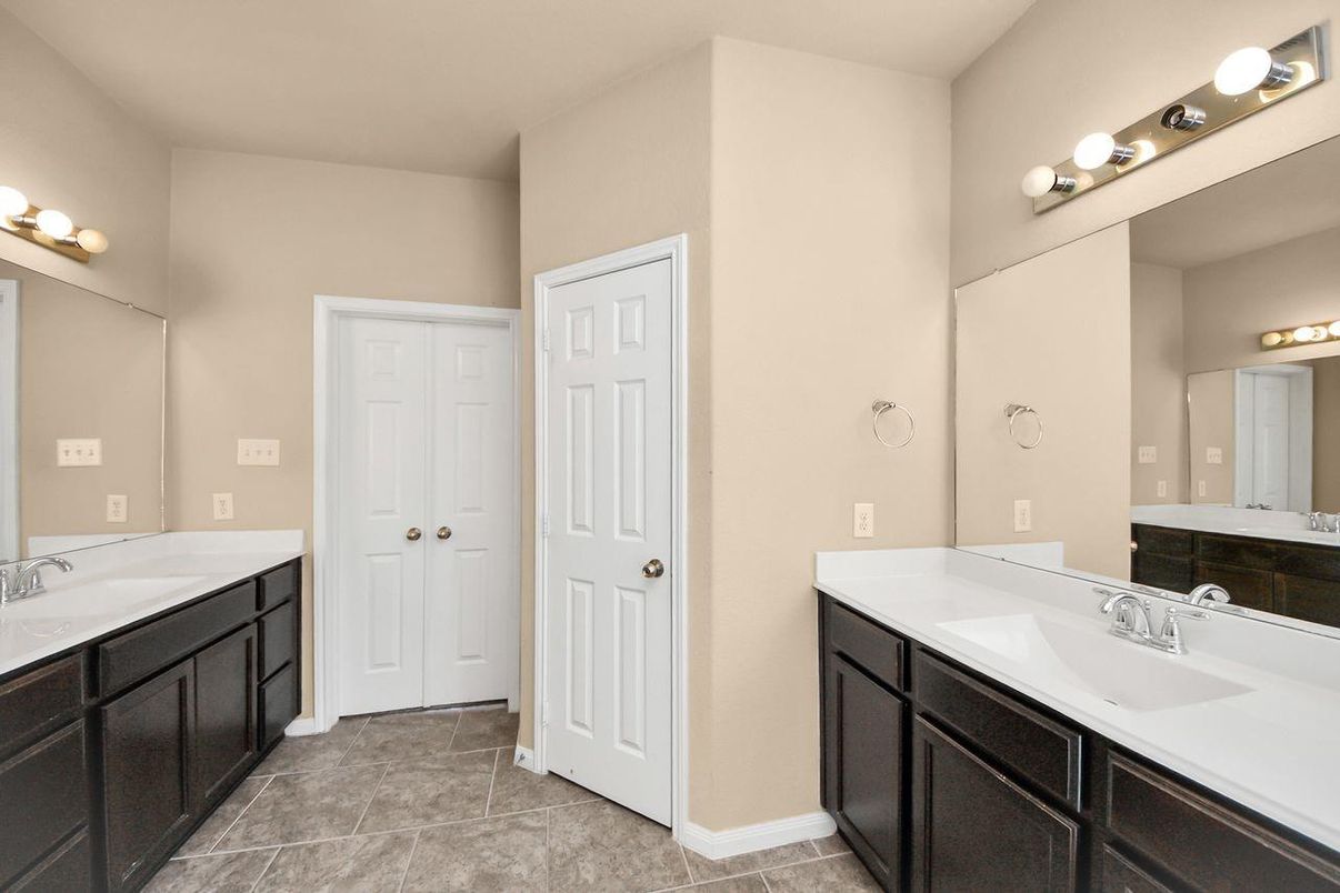 Bathroom, Dual Sink Vanities, Interior