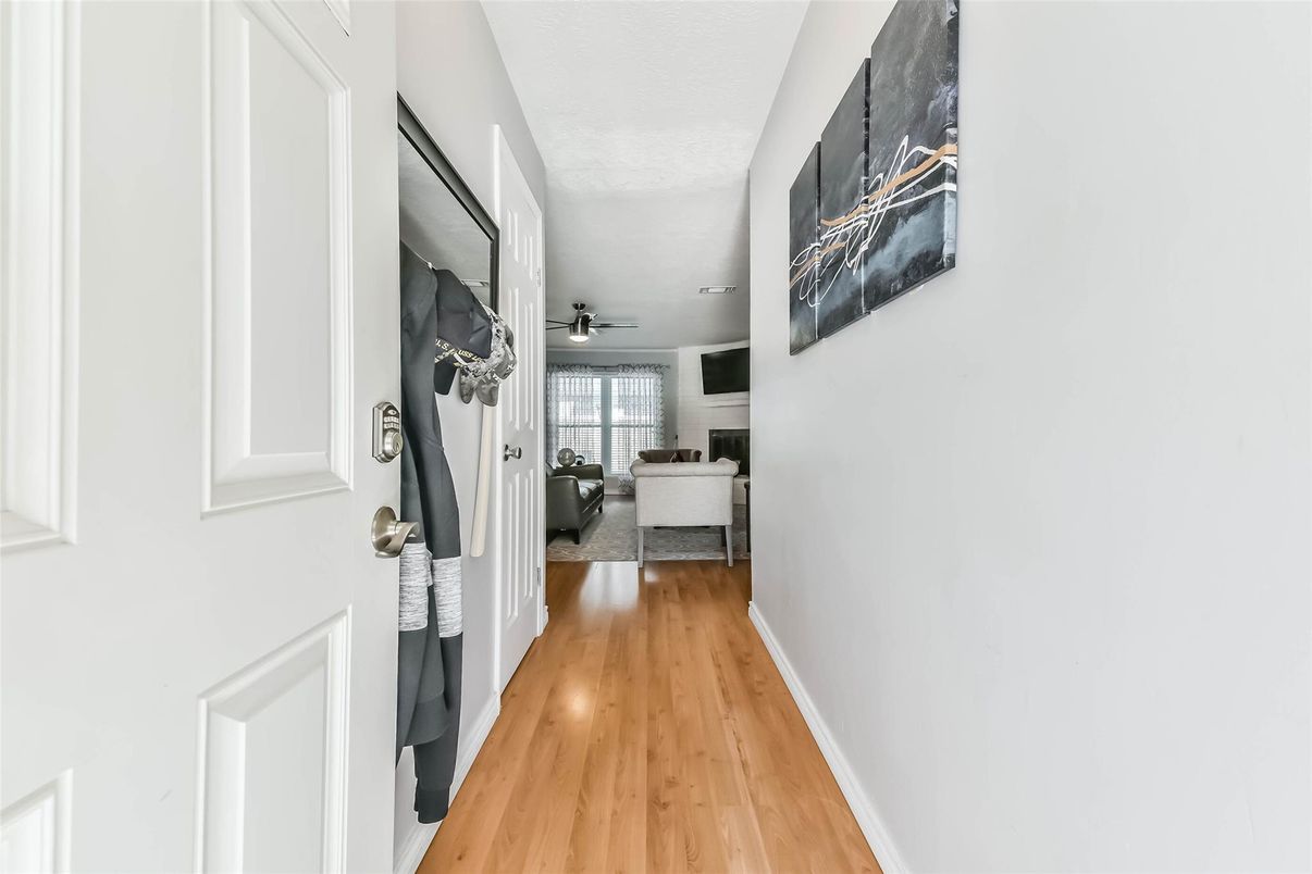 Interior, Recessed Lighting, Wood Texture Flooring