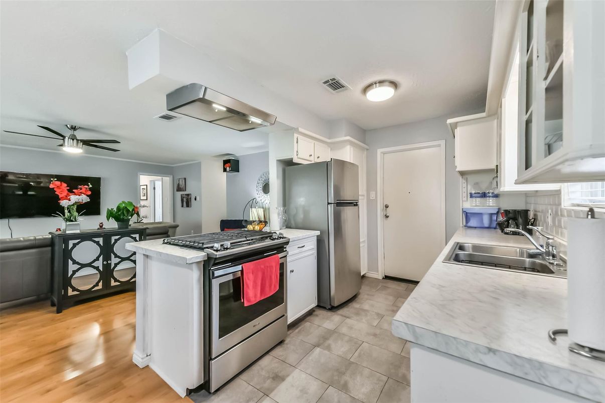 Interior, Kitchen, Stainless Steel Appliances, Wood Texture Flooring
