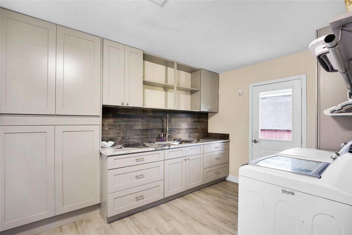 Interior, Kitchen, Washer, Wood Texture Flooring