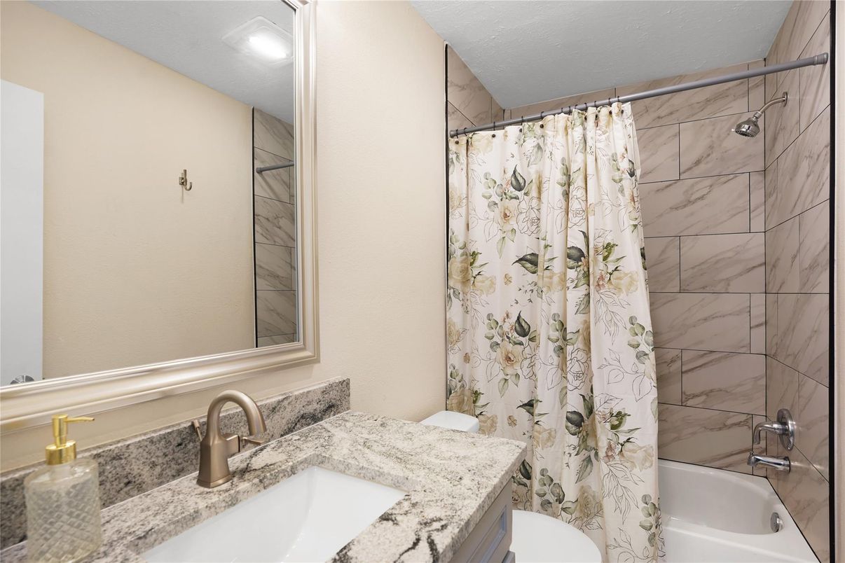 Bathroom, Interior, Marble Walls, Recessed Lighting