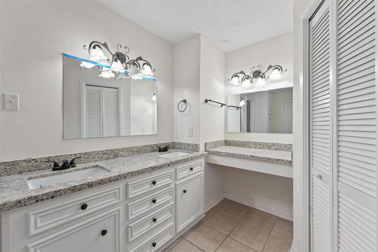 Bathroom, Dual Sink Vanities, Interior