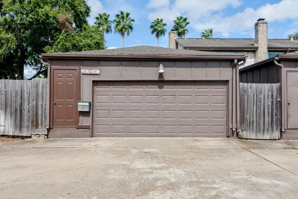 Detached Garage, Exterior