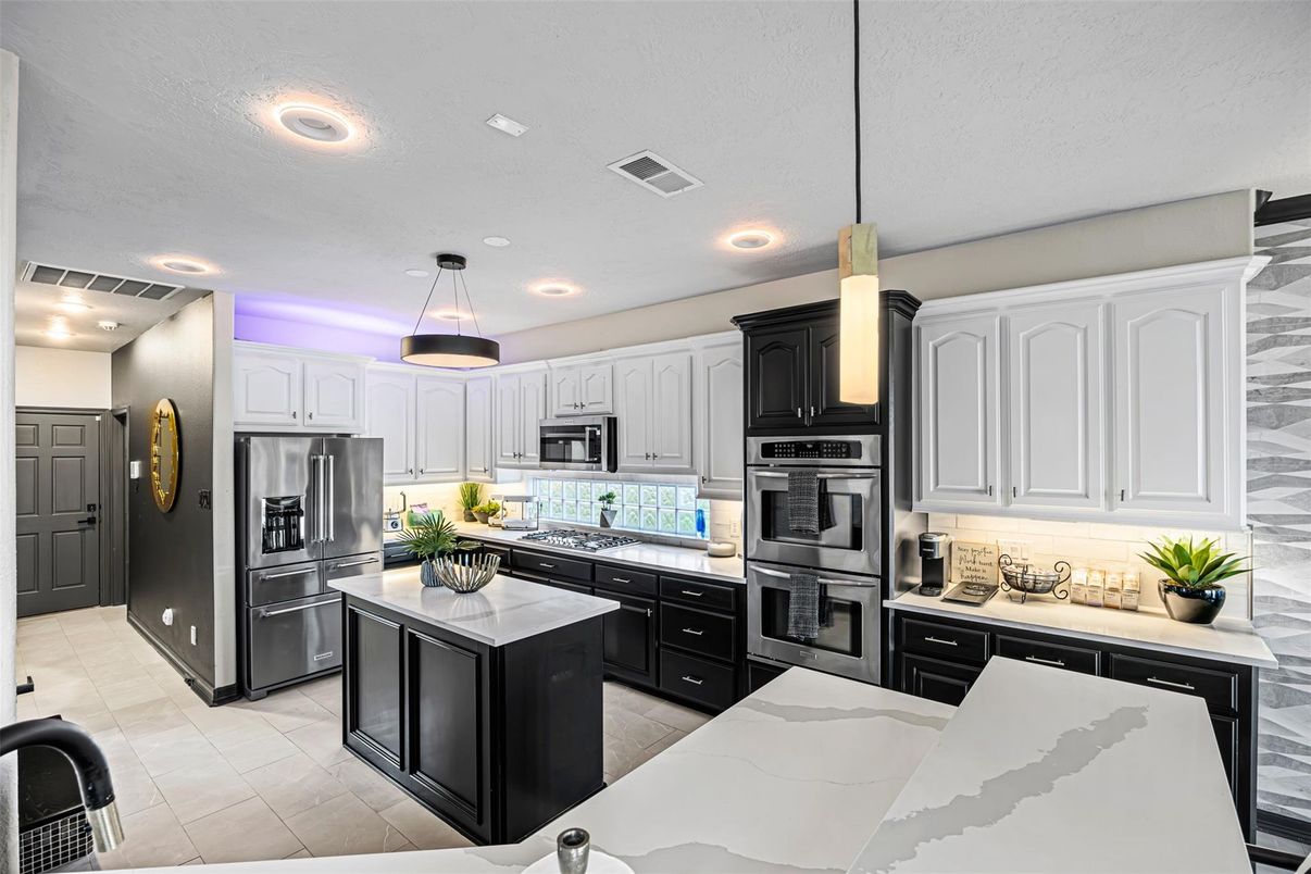 Interior, Kitchen, Pendant Lights, Recessed Lighting, Stainless Steel Appliances