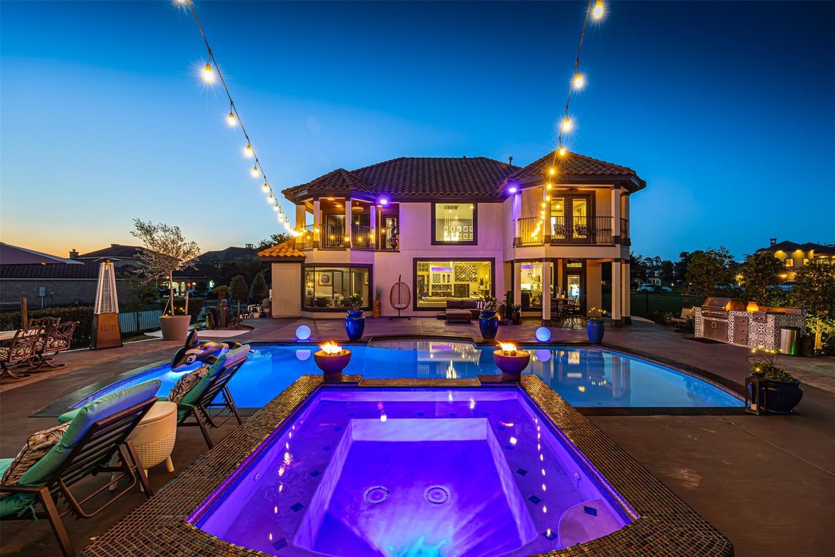 Exterior, Hot Tub, Pool