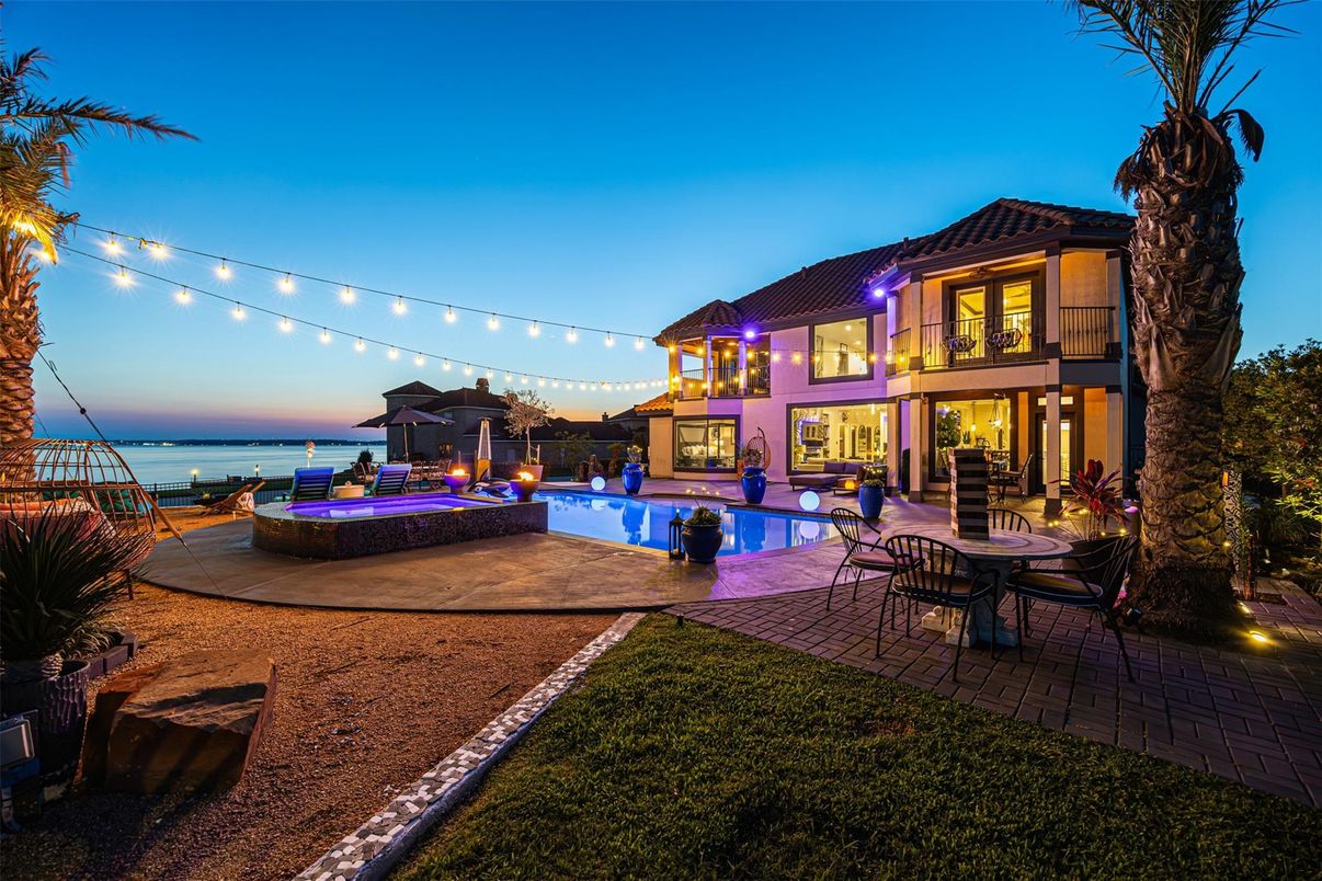 Backyard, Exterior, Pool, Water