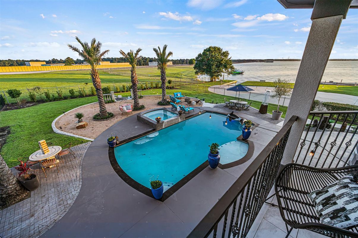 Exterior, Pool, Water