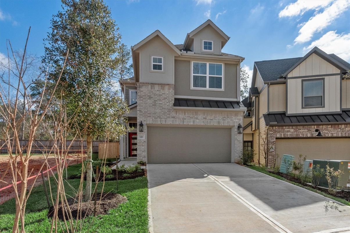 Attached, Exterior, Facade, Rowhouse