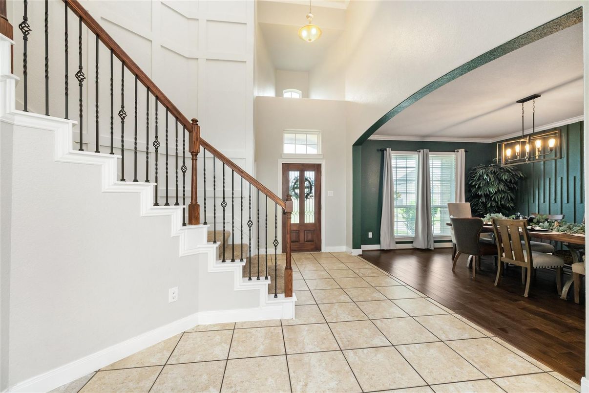 Chandelier, Dining room, Interior, Pendant Lights, Wood Texture Flooring