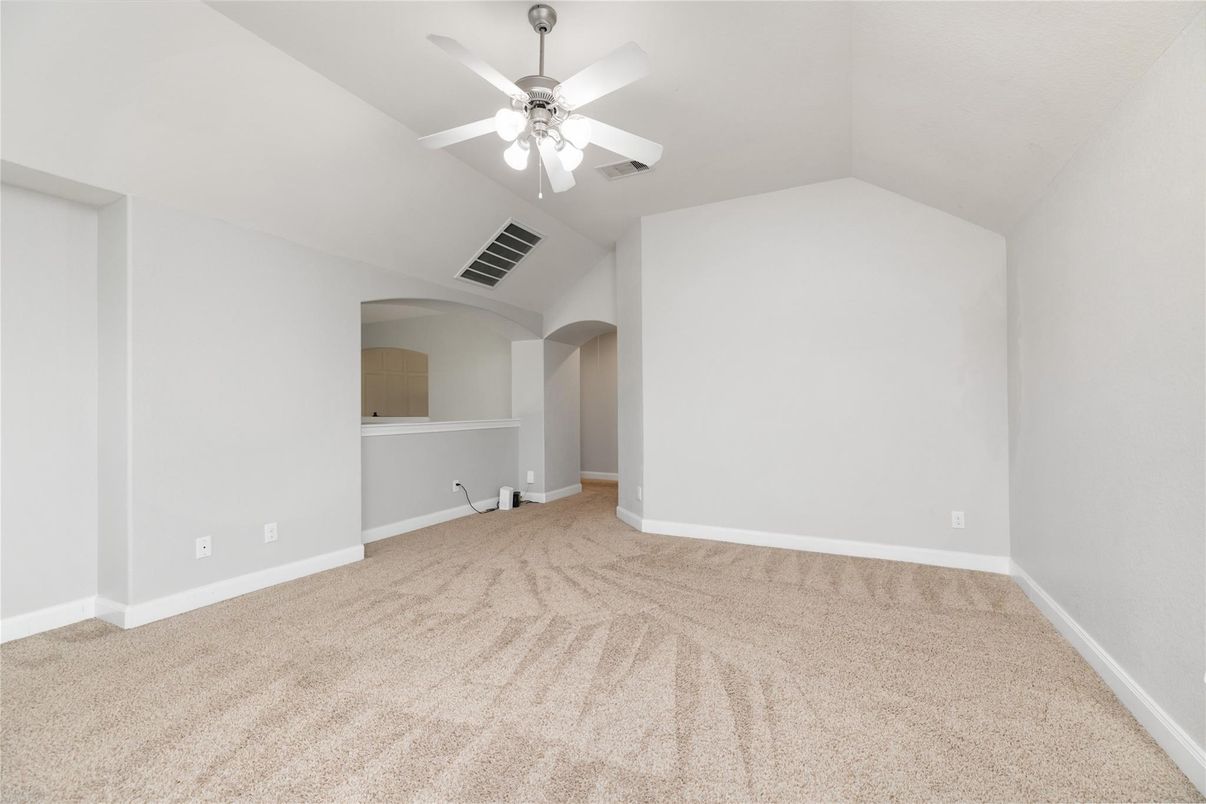 Empty room, Interior