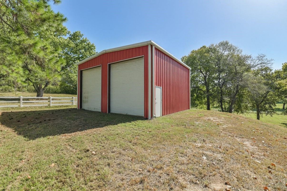 Backyard, Detached Garage, Exterior
