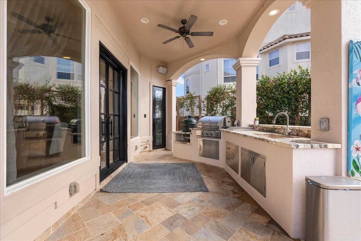 Exterior, Outdoor Kitchen