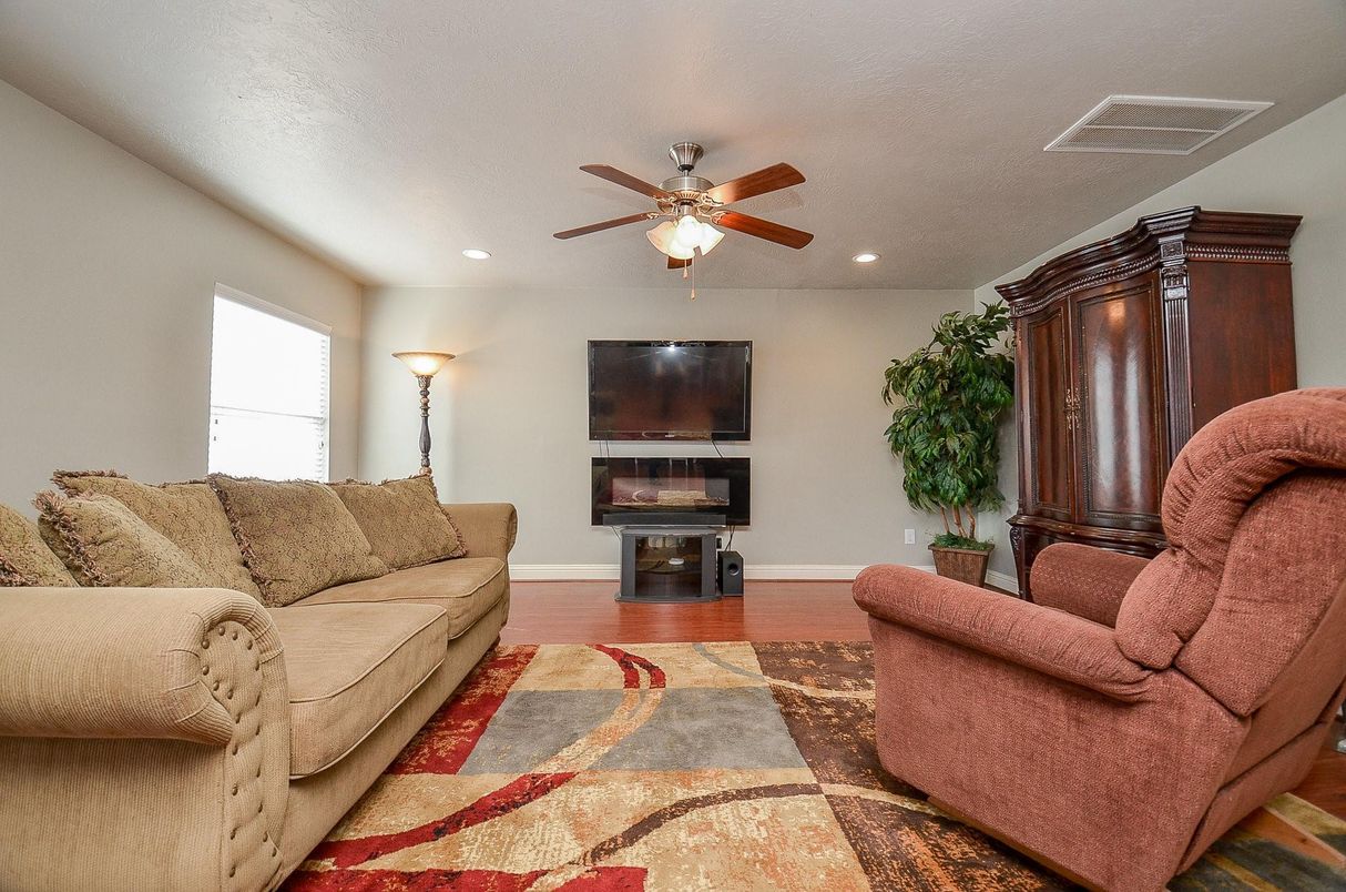 Interior, Living room, Piano, Recessed Lighting, Wood Texture Flooring