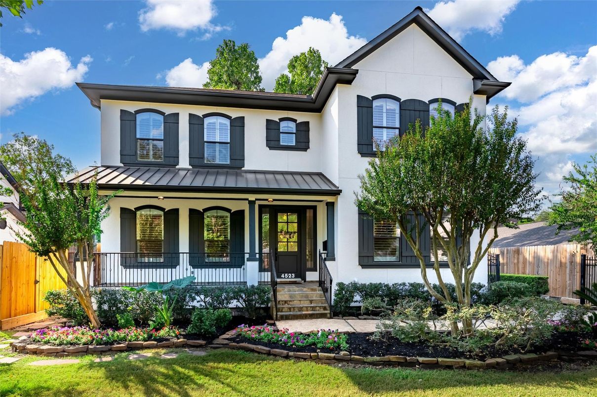 Exterior, Facade, Farmhouse