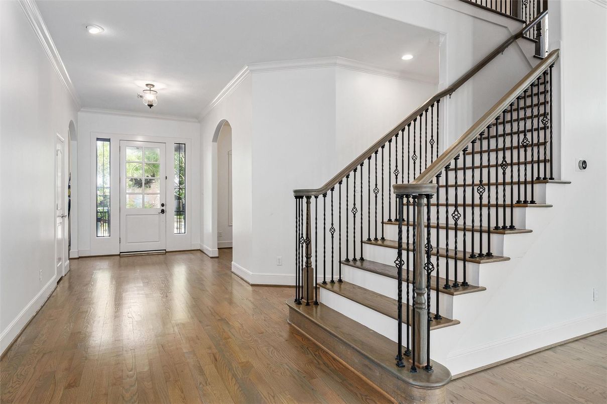 Interior, Recessed Lighting, Wood Texture Flooring