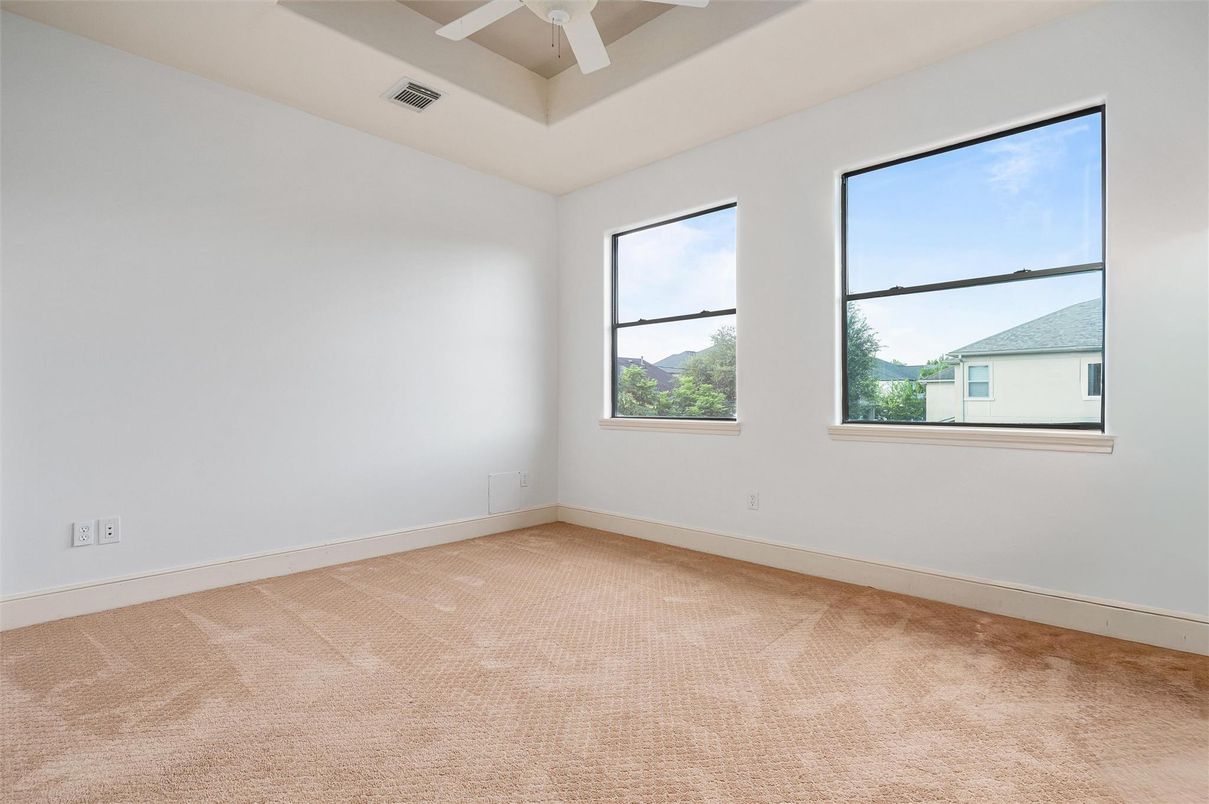 Empty room, Interior