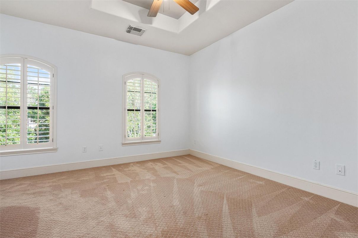 Empty room, Interior