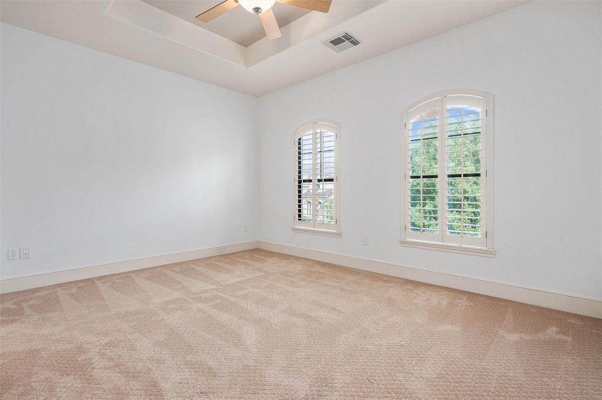 Empty room, Interior